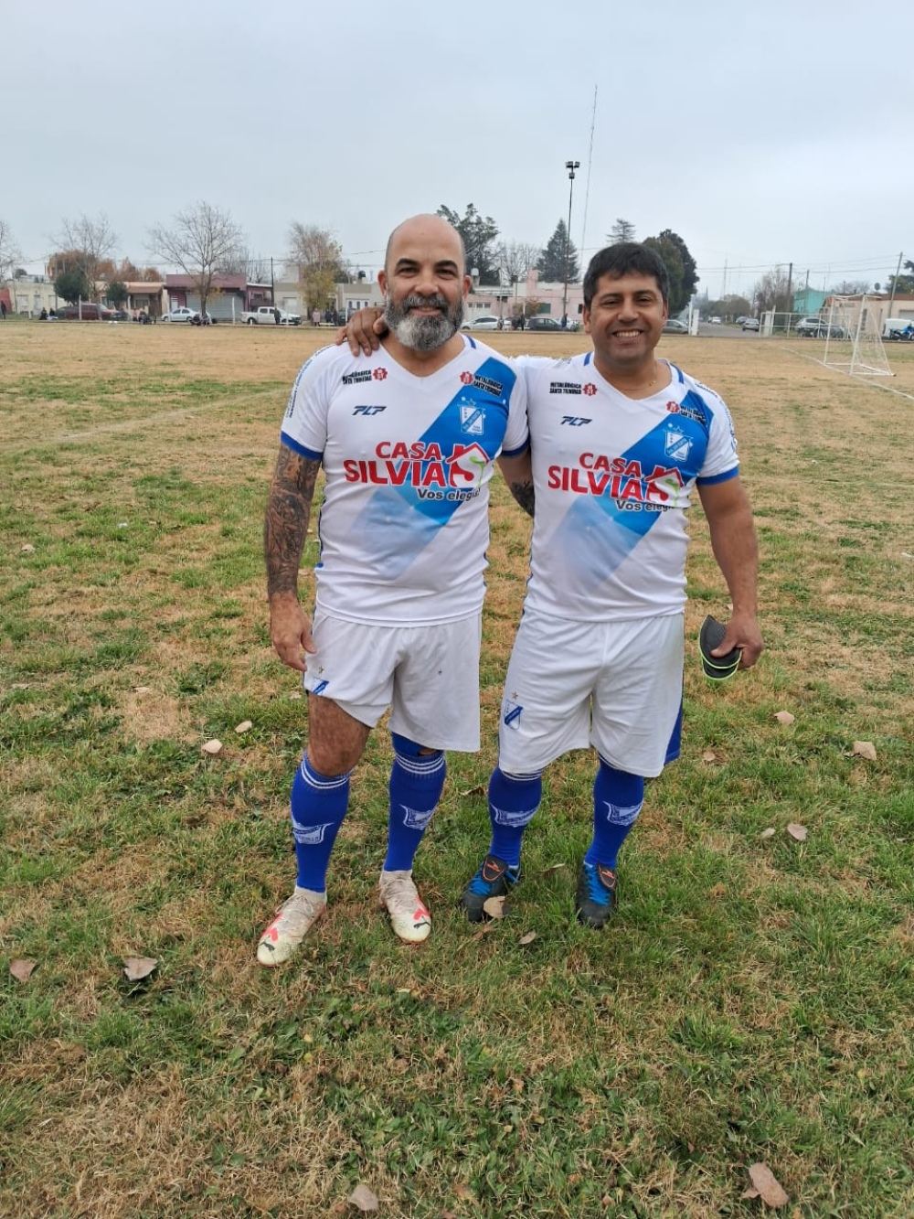 Serranos debutaron en un torneo de futbol 9 senior que se lleva a cabo en Coronel Suarez