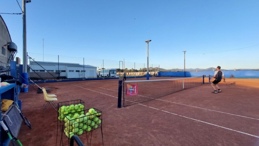 El buen momento del tenis en Tornquist y la invitación para el evento programado para el 26 de octubre