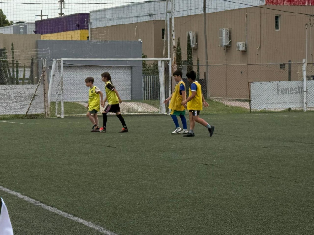 La escuela de fútbol del Club General San Martín de Chasico participo de un campus intensivo