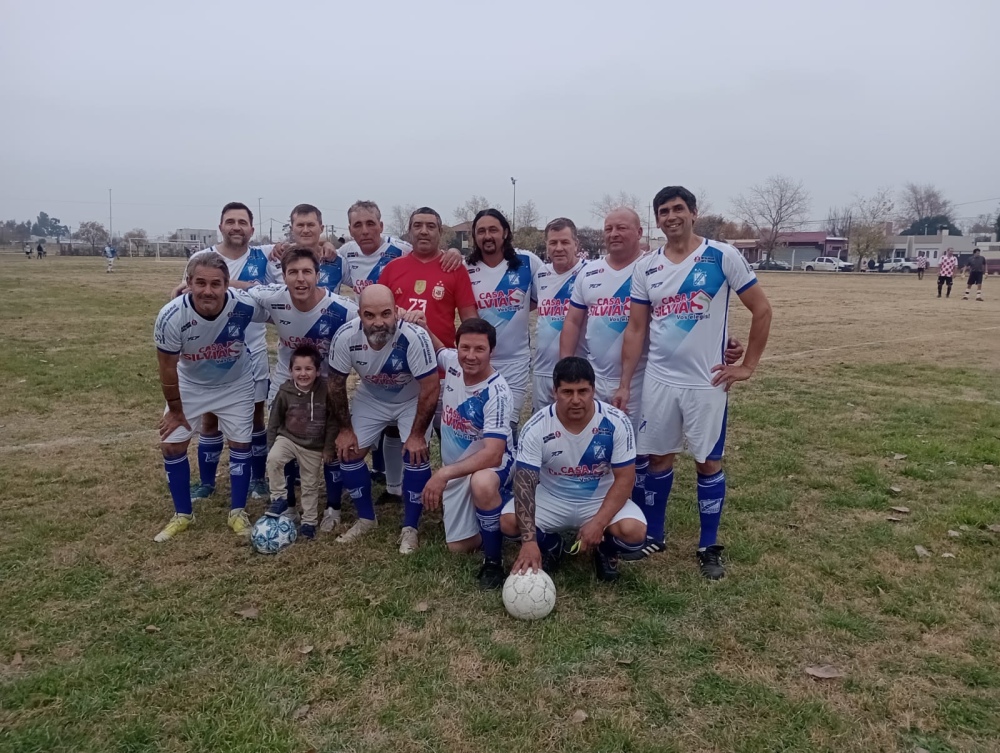 Serranos debutaron en un torneo de futbol 9 senior que se lleva a cabo en Coronel Suarez