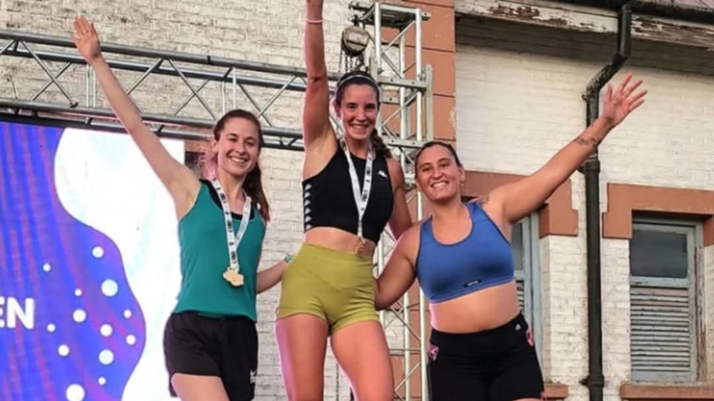 Florencia Martínez subió al podio en la Carrera la Vuelta al Pueblo 8K en la localidad de Darregueira