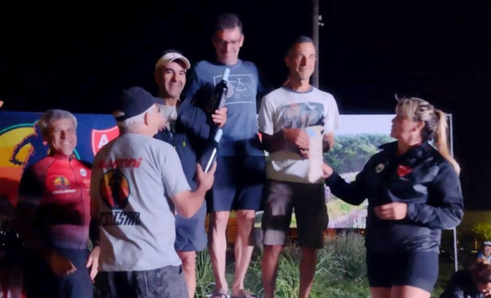 Pablo Mayer y Jose Paniagua compitieron en el segundo Duatlón Nocturno de Coronel Pringles