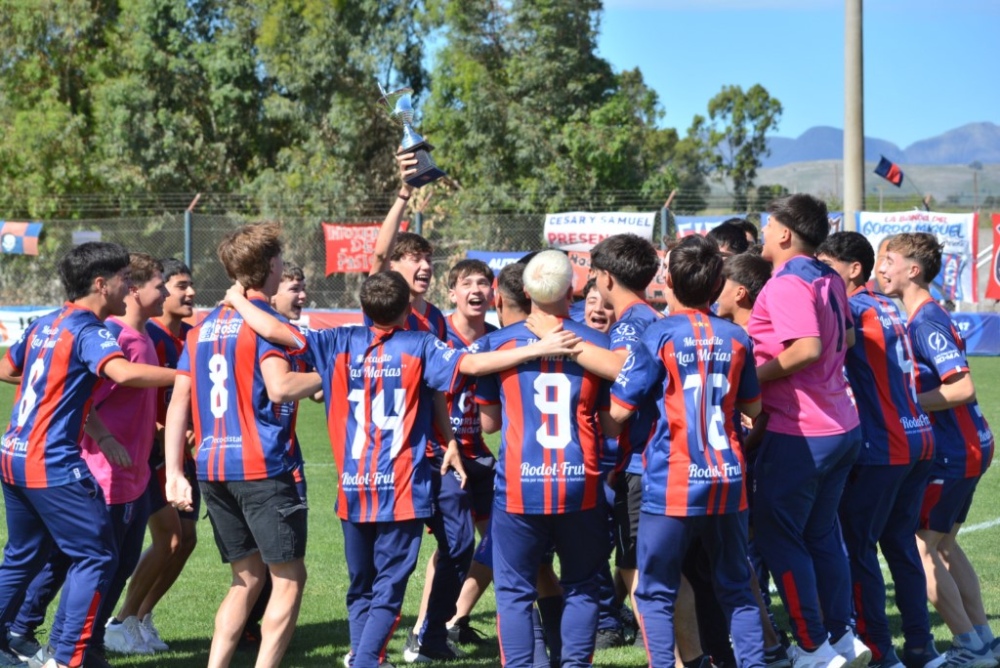 La quinta división del Automoto Club Deportivo recibió la copa del campeonato Clausura de la LRF (38 fotos)