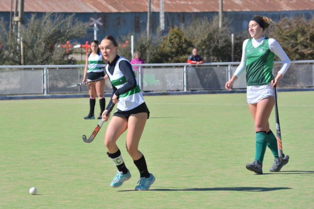 Hockey: Dos victorias y dos derrotas para Las Lobas ante Pacifico B (Incluye fotos)