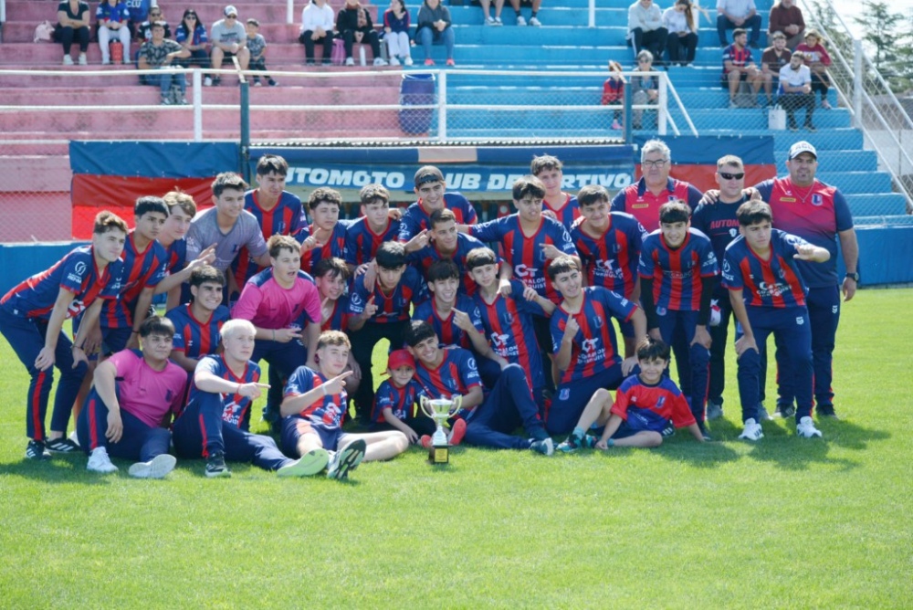 La quinta división del Automoto Club Deportivo recibió la copa del campeonato Clausura de la LRF (38 fotos)