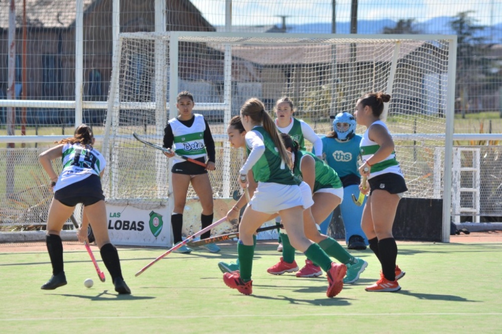 Hockey: Dos victorias y dos derrotas para Las Lobas ante Pacifico B (Incluye fotos)