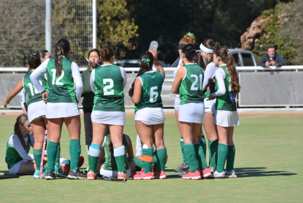 Hockey: Dos victorias y dos derrotas para Las Lobas ante Pacifico B (Incluye fotos)