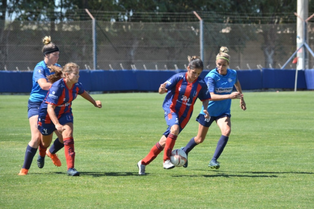 Fútbol femenino: Las chicas de Automoto debutaron con un empate ante San Martin de Saavedra (61 fotos)