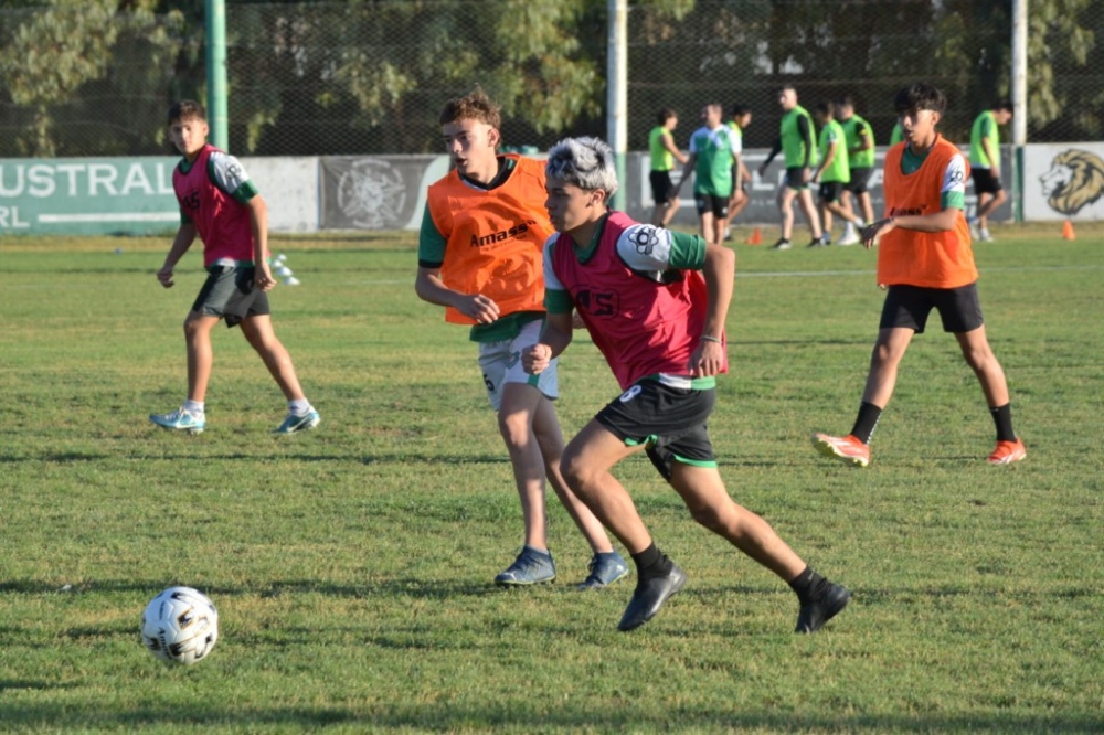 Futbol: Con Miguel Idoeta como entrenador, Unión comenzó con la pretemporada (39 fotos)