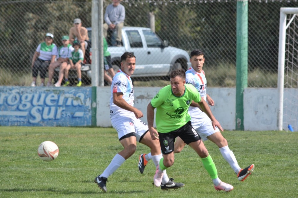 Liga Regional: Unión no pudo en casa y Automoto gano en Coronel Suarez (134 fotos)