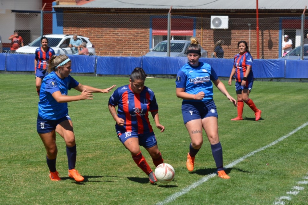 Fútbol femenino: Las chicas de Automoto debutaron con un empate ante San Martin de Saavedra (61 fotos)