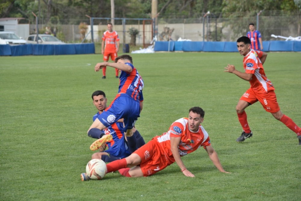 Liga Regional: Automoto no pudo romper el cero ante Deportivo Rivera (57 fotos)