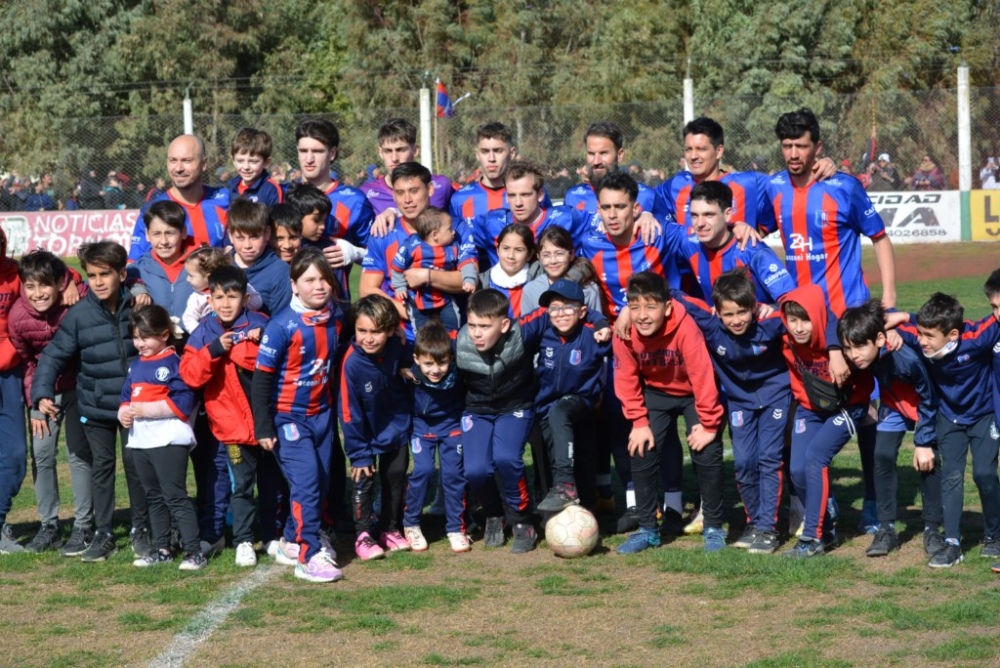 Liga Regional: La edición Nº 62 del clásico de Tornquist termino en empate (102 fotos)