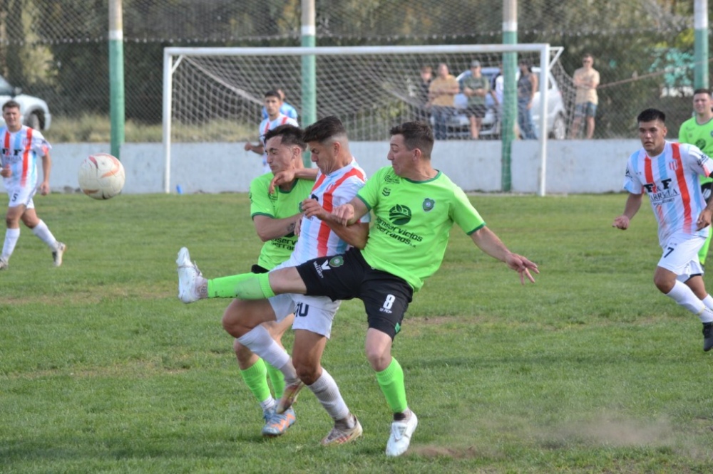 Liga Regional: Unión no pudo en casa y Automoto gano en Coronel Suarez (134 fotos)