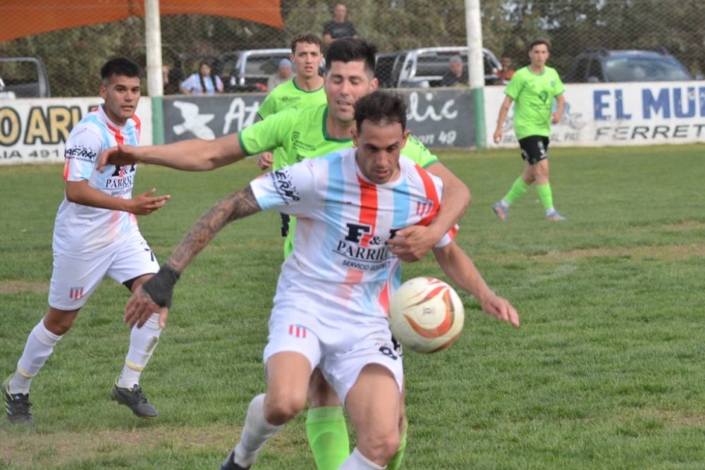 Liga Regional: Unión no pudo en casa y Automoto gano en Coronel Suarez (134 fotos)