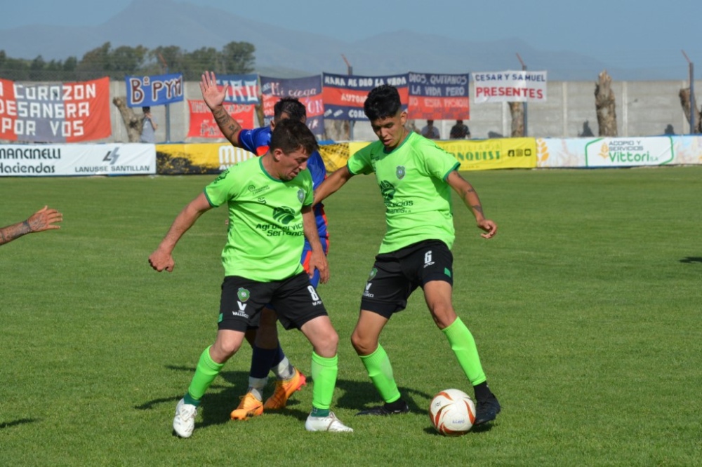 Liga Regional: La edición Nº 63 del clásico de Tornquist termino en tablas (143 fotos)