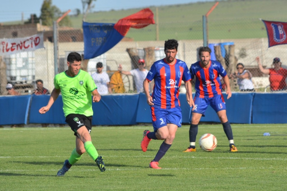 Liga Regional: La edición Nº 63 del clásico de Tornquist termino en tablas (143 fotos)