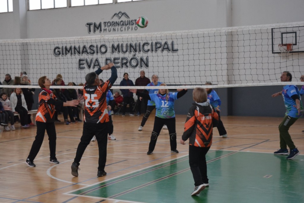 Se realizo un encuentro de newcom en el Gimnasio Municipal Eva Perón (23 fotos)