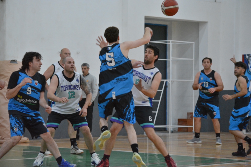 TRF: Tornquist Basquet no pudo, en condicion de local, ante la EBAB de Coronel Dorrego (46 fotos)