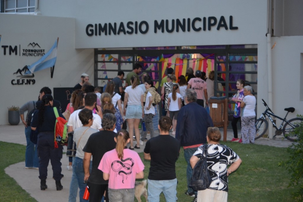 Exitoso gran festival de circo organizado por Centro Gimnástico Tornquist y el CEF Nº 9 (158 fotos + video)