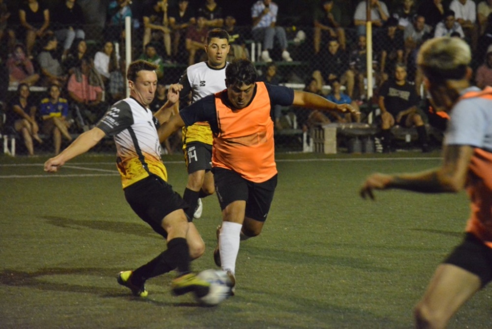 Paso la segunda fecha del torneo de futbol 8 que se disputa en el predio del Club Unión (42 fotos)