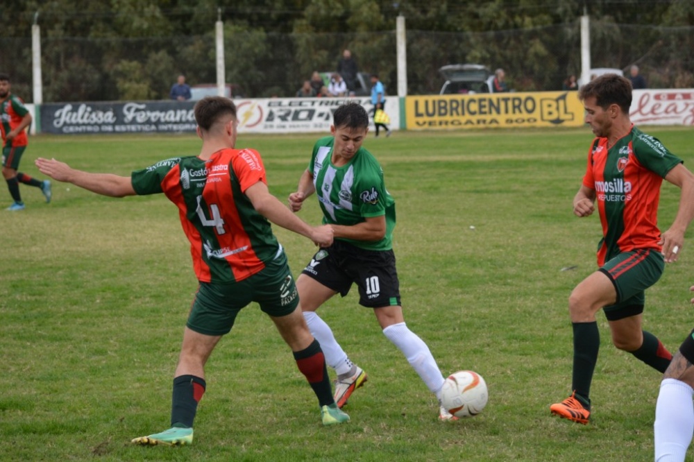 Liga Regional: Los equipos de Tornquist no pudieron sumar de a tres en la sexta fecha del torneo Apertura (77 fotos)