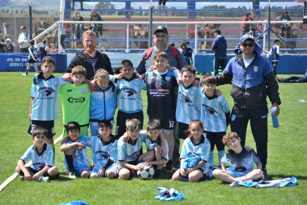 Paso el 28° Encuentro Regional de Escuelitas de Fútbol organizado por el Club Automoto (86 fotos)