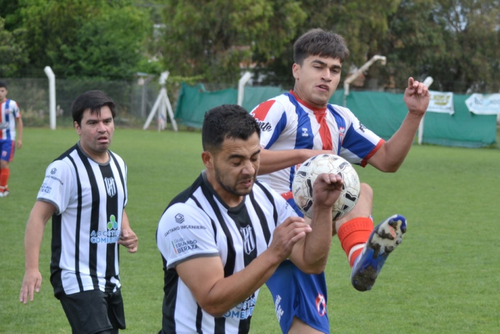 Liga de Pringles: Atlético Ventana cayo por la mínima diferencia, como local, ante Independiente (47 fotos)