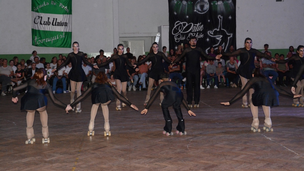 La escuela de patín del Club Unión presento «Una noche para recordar» (72 fotos + video)