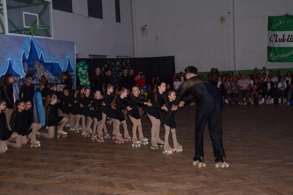 La escuela de patín del Club Unión presento «Una noche para recordar» (72 fotos + video)