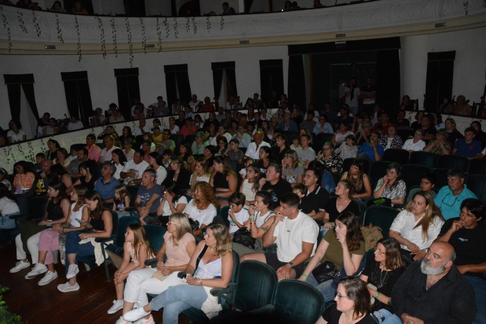 A sala colmada, se llevo a cabo el espectacular cierre de año 2024 de Abre tus Alas (182 fotos + video)