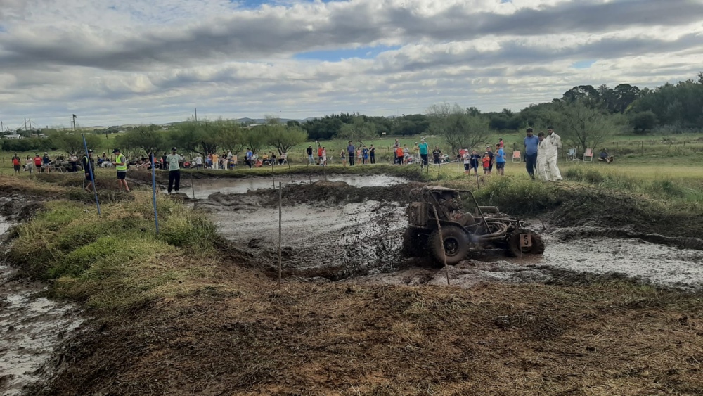 Un total de 16 tornquistenses participaron de la primera fecha del campeonato pigüense de todo terreno (67 fotos)