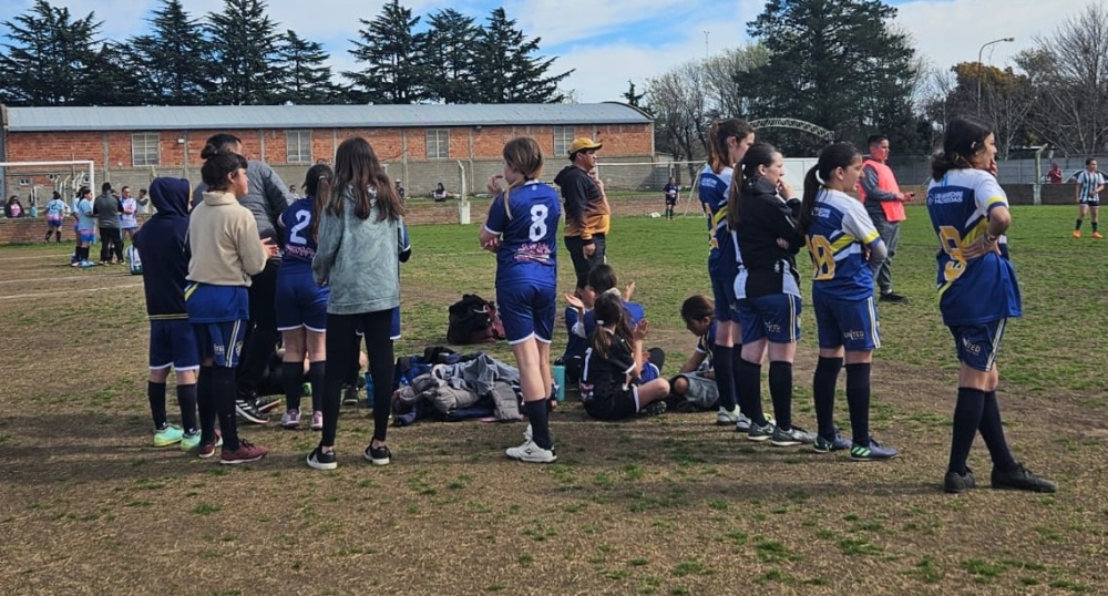 Se realizo un encuentro de escuelitas de futbol en el Club Porteño de Saldungaray (Incluye fotos)