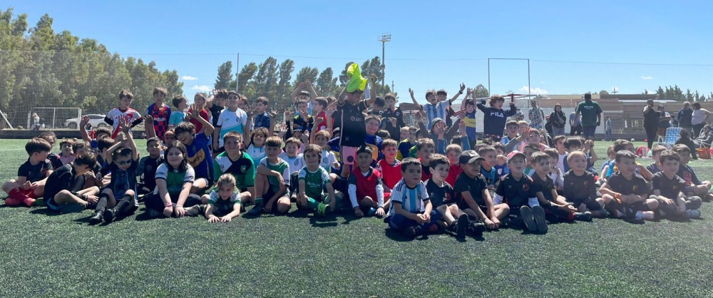 La Escuelita de Fútbol del Club Unión realizó su último viaje del año (21 fotos)