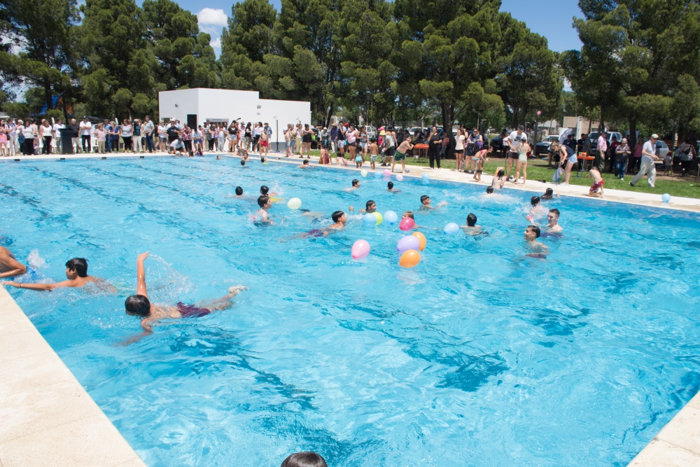 Más sueños que se cumplen: Bordoni y Katopodis inauguraron la piscina municipal de Saldungaray (16 fotos)