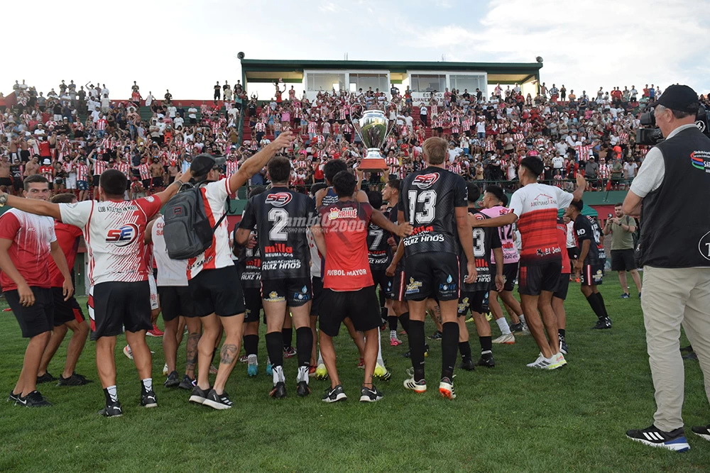 San Martín de Carhué y el grito sagrado: ¡Campeón 2024 de la Liga Regional de Fútbol!