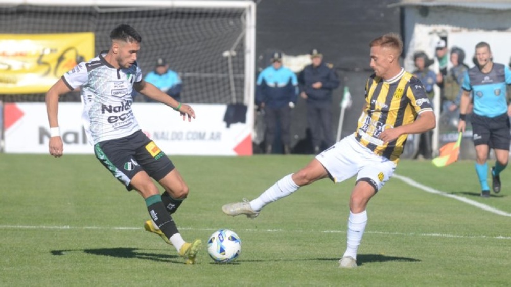 Federal A: Olimpo, con minutos de Vila en cancha, derrotó 3 a 1 a Villa Mitre como visitante en el clásico