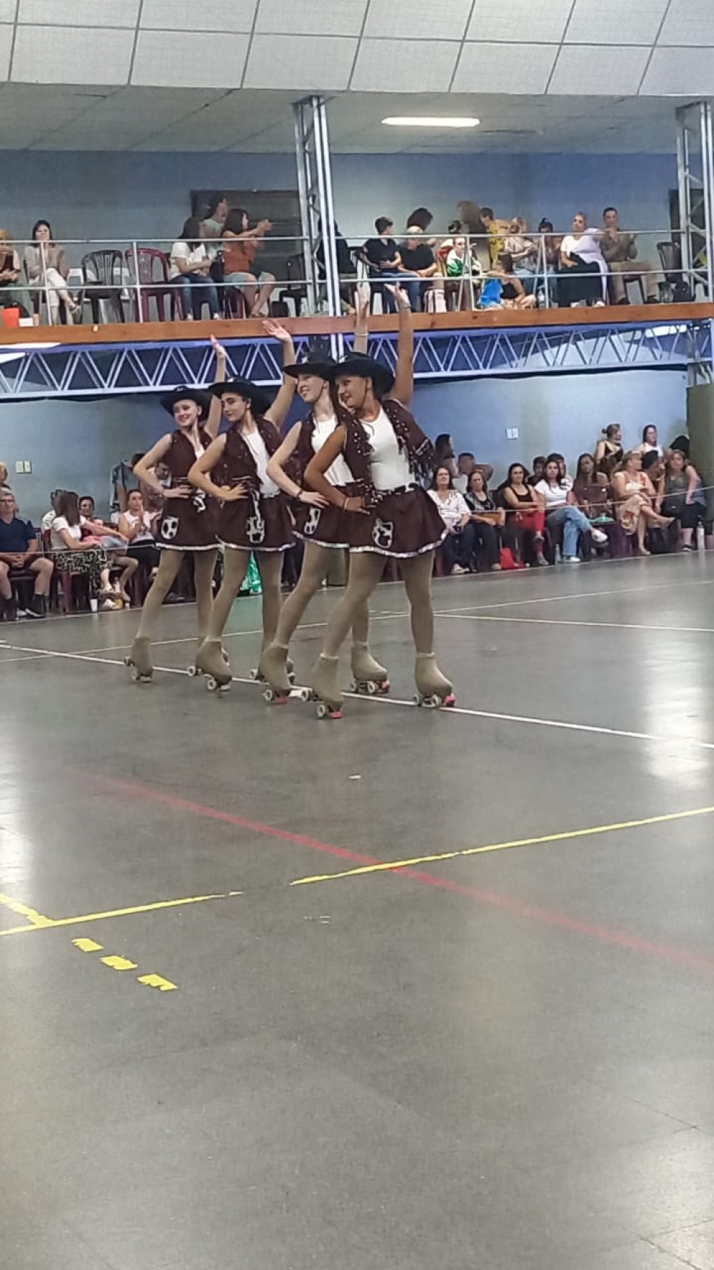 Patinadoras de Chasico estuvieron como invitadas en dos show de cierre de año