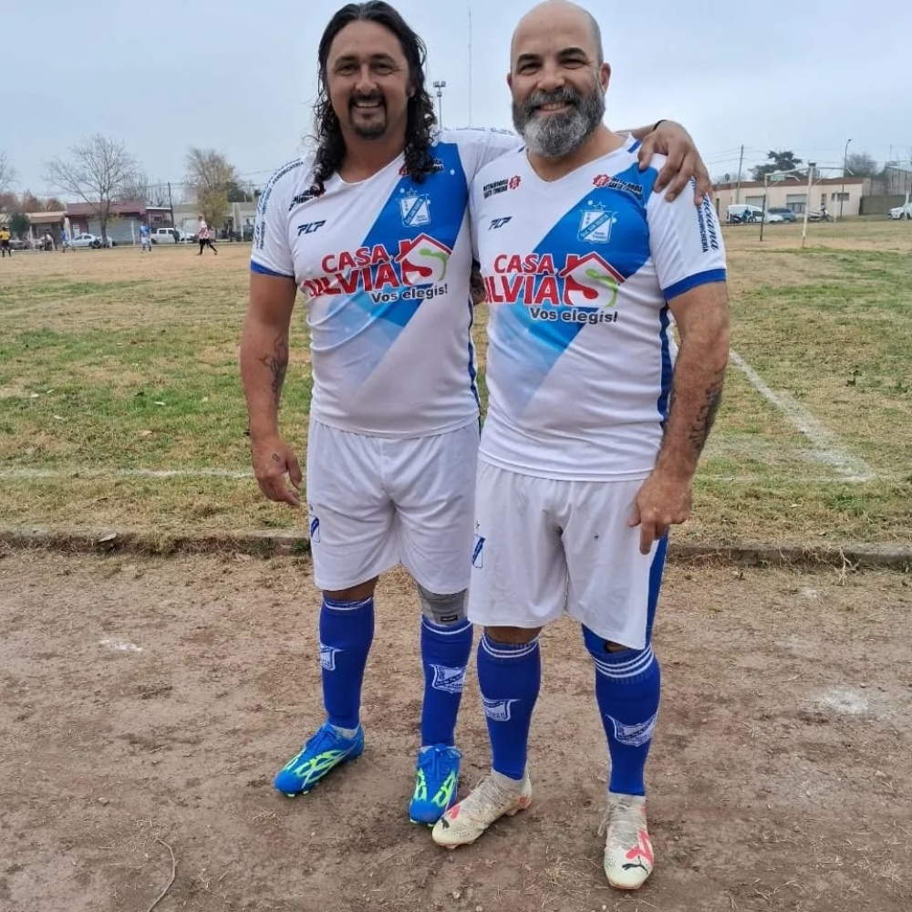 Serranos debutaron en un torneo de futbol 9 senior que se lleva a cabo en Coronel Suarez