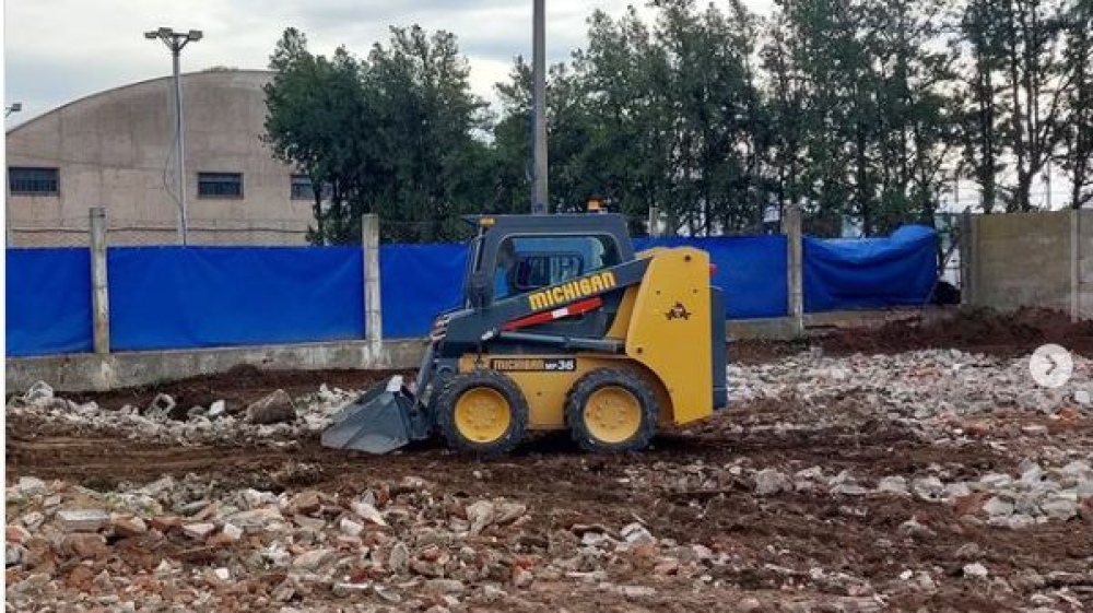 Siguen las tareas en la futura cancha tres de Automoto Tenis