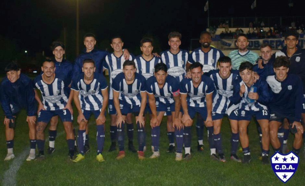 Club Sarmiento, con Arturo Peralta como capitán, se quedo con la copa de verano “Héctor Ciarlantini”