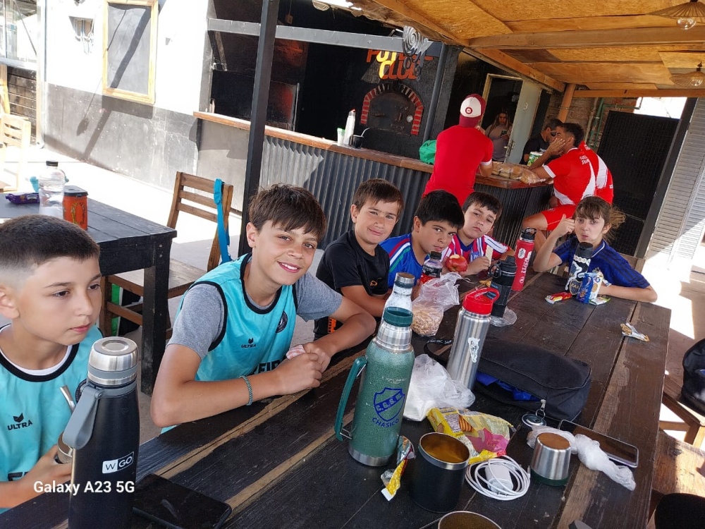 La escuela de fútbol del Club General San Martín de Chasico participo de un campus intensivo