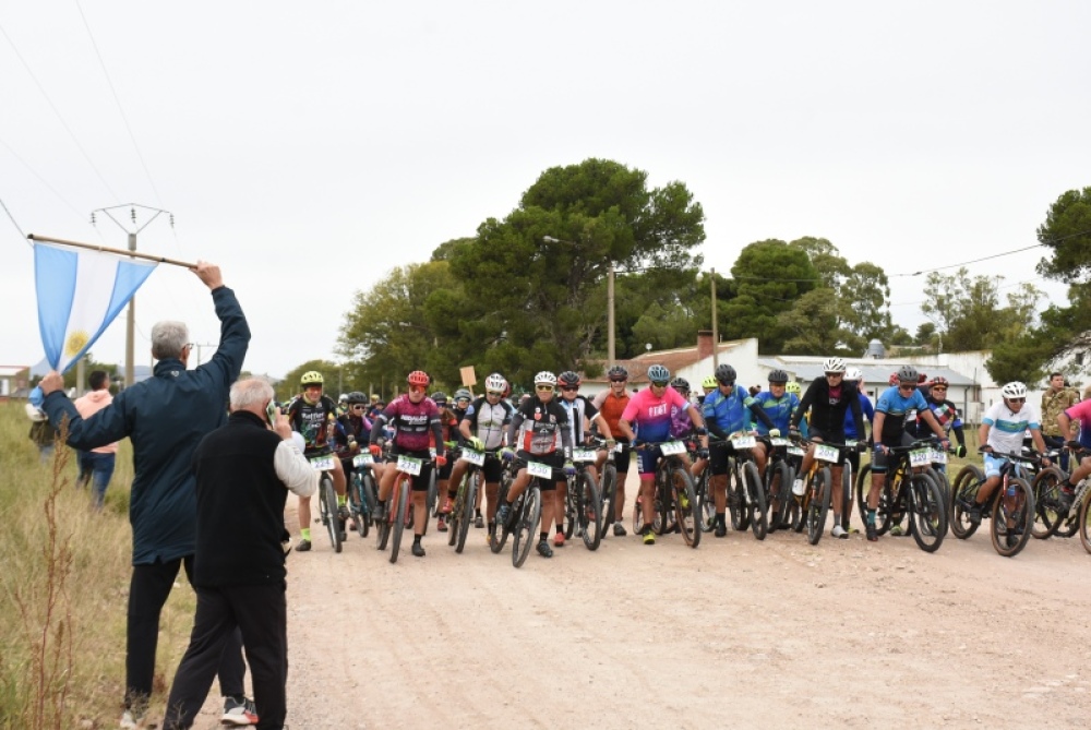 Cuatro tornquistenses participaron de la carrera MTB “Malvinas Argentinas”