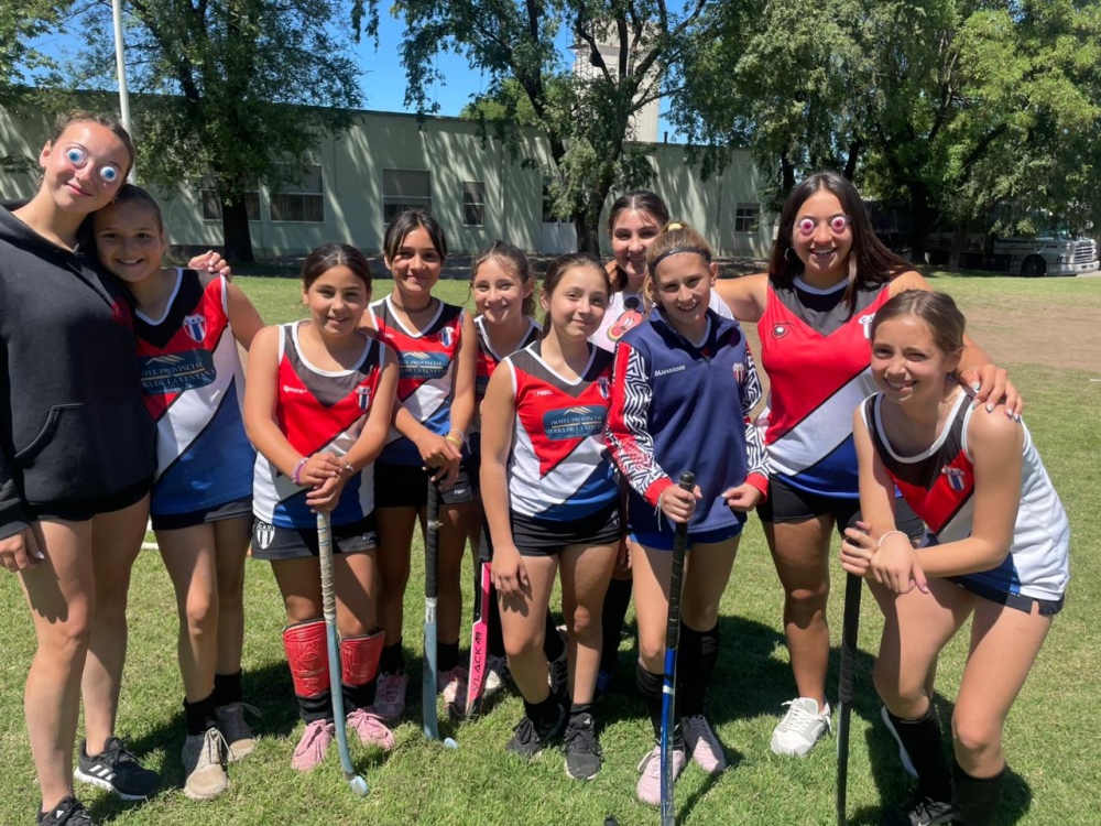 Hockey del Sudoeste: Las formativas de Atlético Ventana participaron del cierre de año en Coronel Suarez