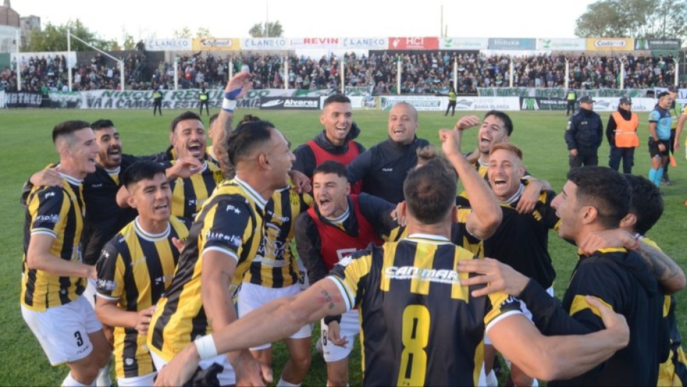 Federal A: Olimpo, con minutos de Vila en cancha, derrotó 3 a 1 a Villa Mitre como visitante en el clásico