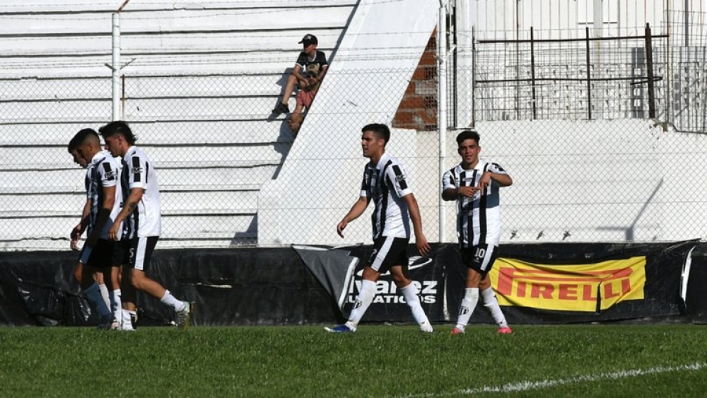 Liga del Sur: ”Manu” Abregu anoto un tanto en la caída de Liniers ante Villa Mitre