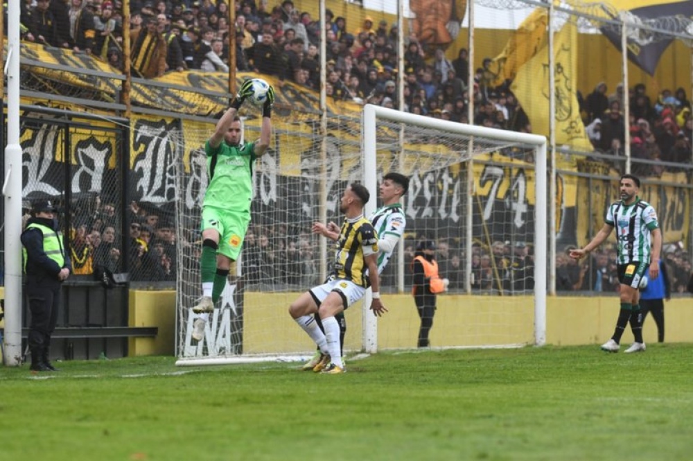 Federal A: Olimpo, con Luis Alfredo Vila como titular, no pudo en el clásico ante Villa Mitre