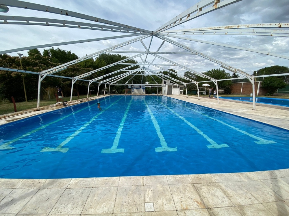 Tornquist Municipio reanuda las obras en la piscina climatizada de Sierra de la Ventana