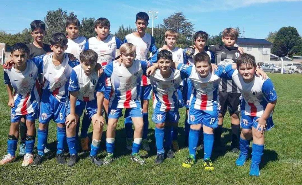 Inferiores: Los chicos de Atlético Ventana e Independiente de Coronel Pringles repartieron triunfos