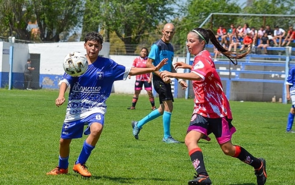 LRF/Sub 15 femenino: San Martín de Carhué ganó el clásico y dio un gran paso rumbo al título